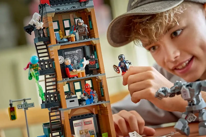 LEGO Marvel Spider-Man vs. Mysterio: The Daily Bugle 781 Pieces