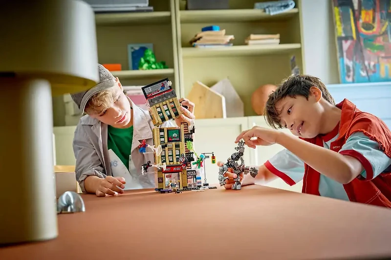 LEGO Marvel Spider-Man vs. Mysterio: The Daily Bugle 781 Pieces