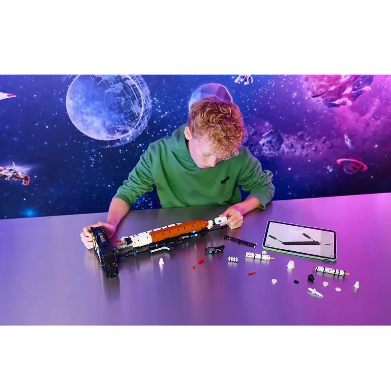 LEGO Technic NASA Artemis Space Launch System Rocket 632 Pieces