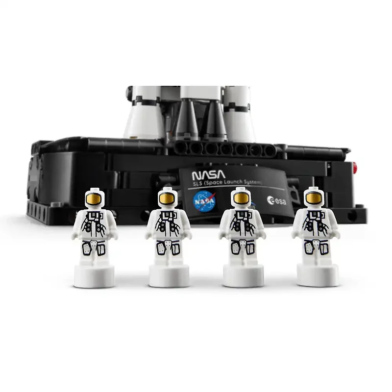 LEGO Technic NASA Artemis Space Launch System Rocket 632 Pieces
