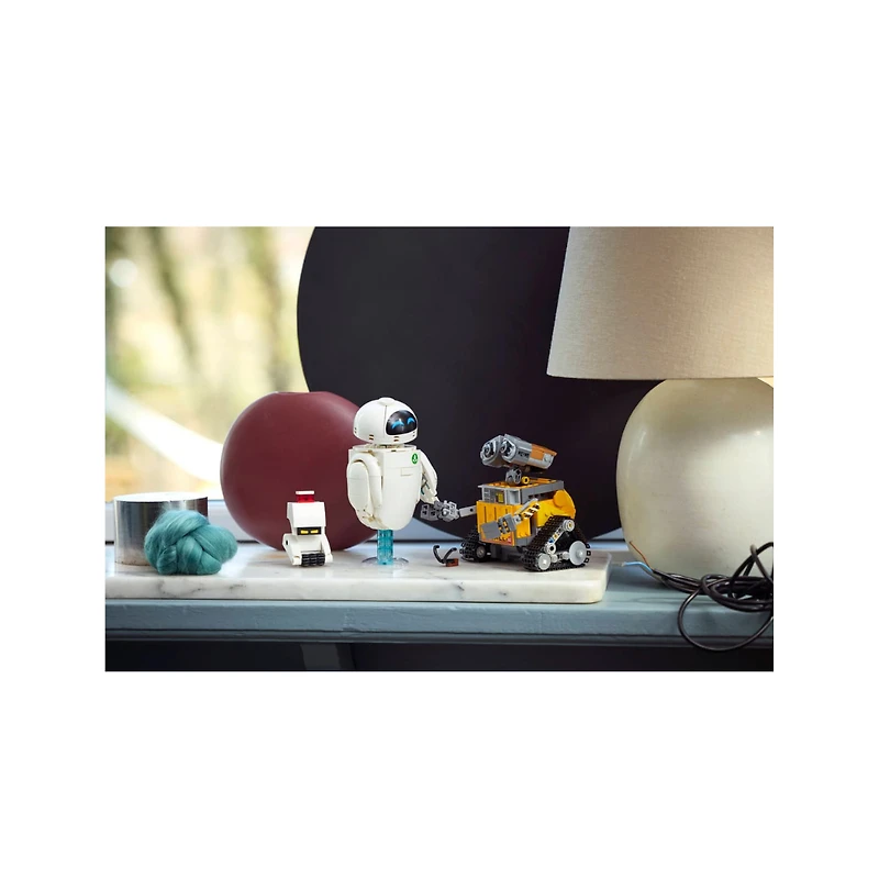 LEGO Disney WALL-E and EVE 811 Pieces