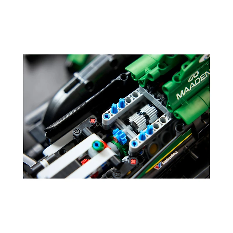 LEGO Technic Aston Martin Aramco AMR25 F1 Car – 1547 Pieces
