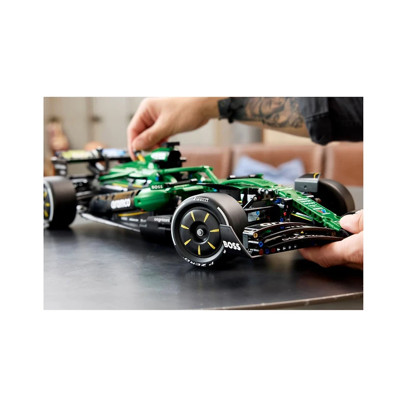 LEGO Technic Aston Martin Aramco AMR25 F1 Car – 1547 Pieces