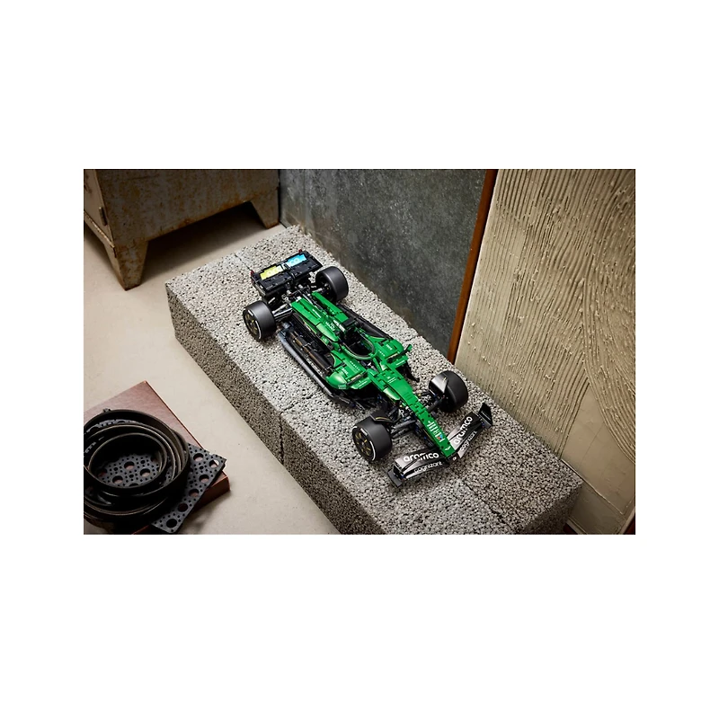 LEGO Technic Aston Martin Aramco AMR25 F1 Car – 1547 Pieces