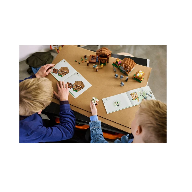 LEGO Minecraft Evoker Village Attack 607 Pieces