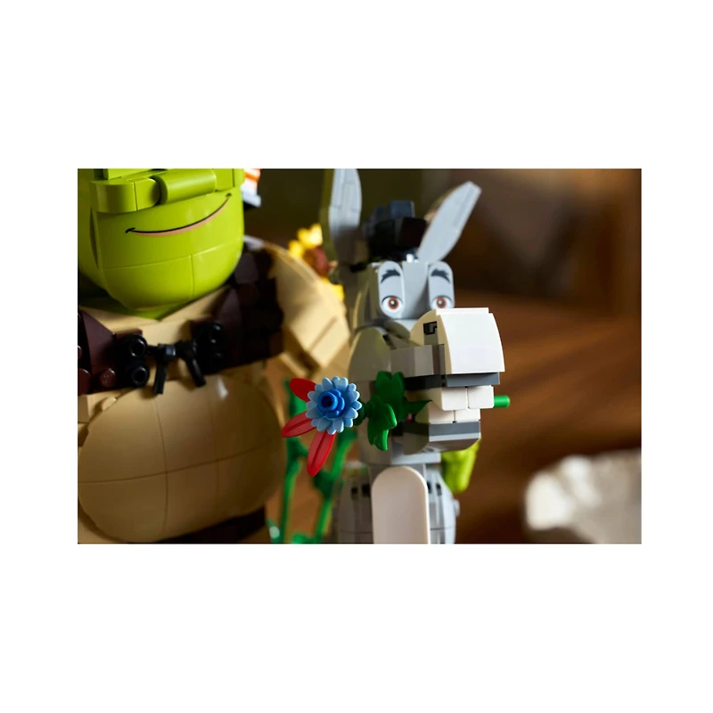 LEGO Shrek, Donkey & Puss in Boots 1403 Pieces