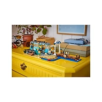 LEGO City Classic Beach Streetcar 693 Pieces