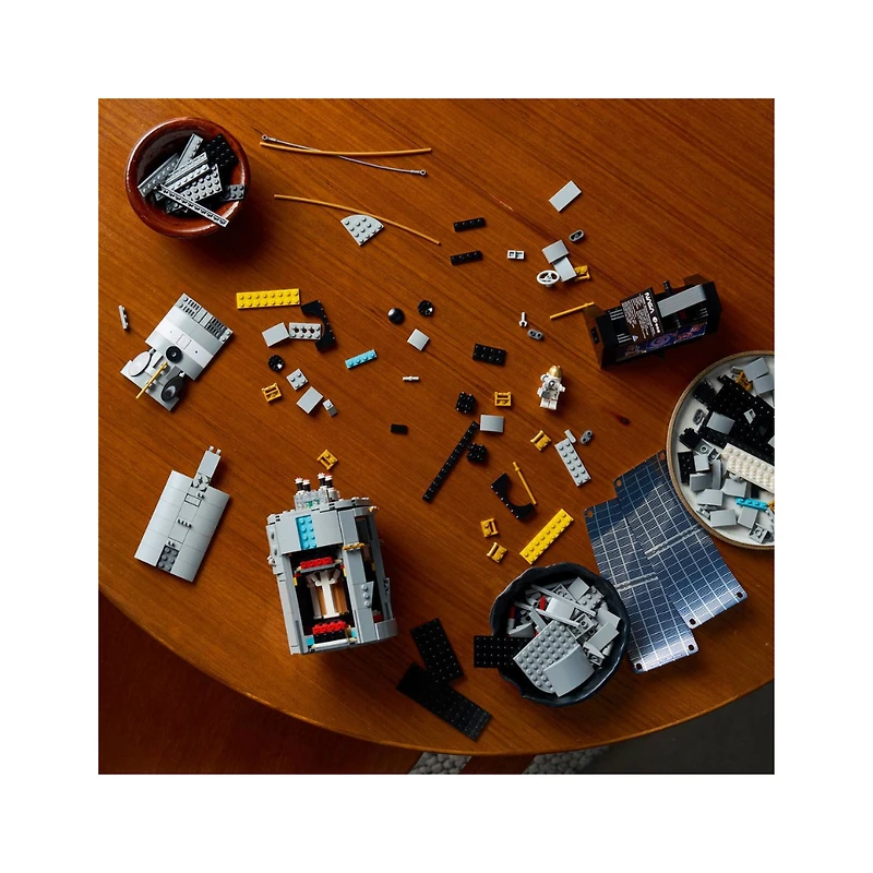 LEGO Icons Hubble Space Telescope 1252 Pieces