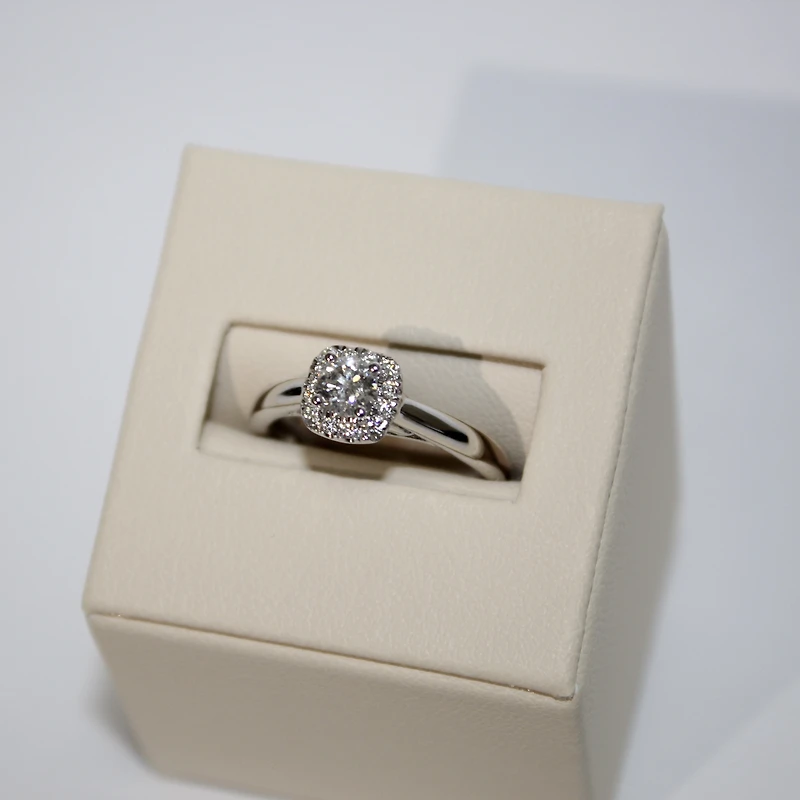 Solitaire Ring Round Cut Square Setting -