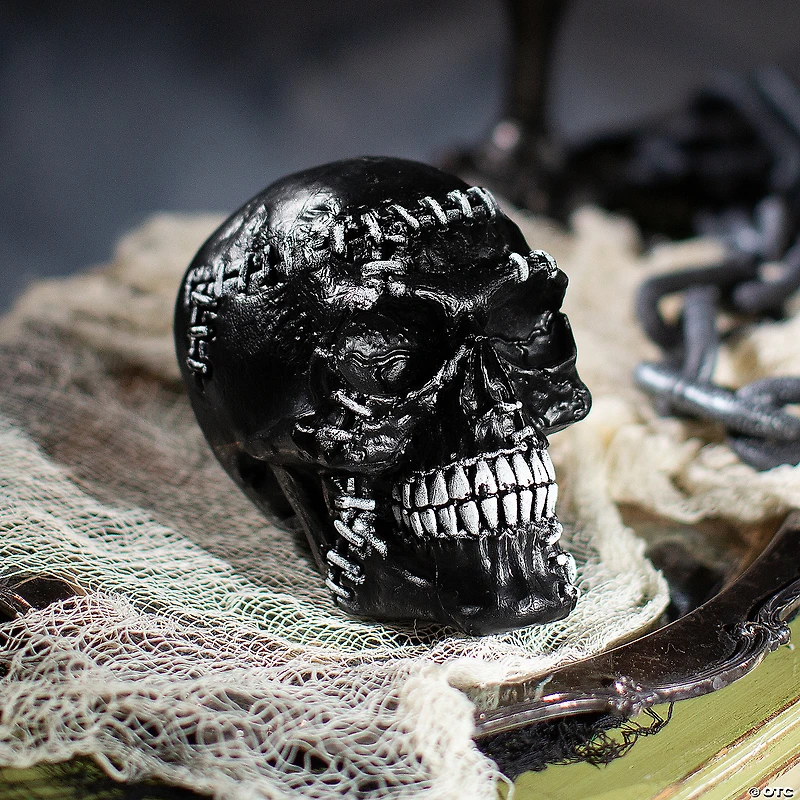 5 1/2" x 7 1/2" Creepy Black Skull Plastic Halloween Decoration