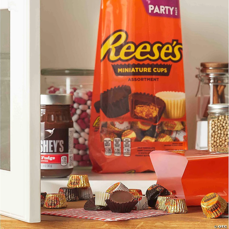 REESE'S Peanut Butter Cups Miniatures Candy Assortment, 32.1 oz