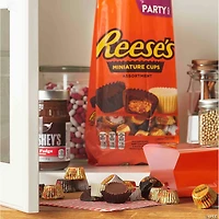 REESE'S Peanut Butter Cups Miniatures Candy Assortment, 32.1 oz
