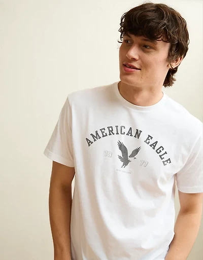 AE Standard Fit Lightweight Logo Graphic T-Shirt