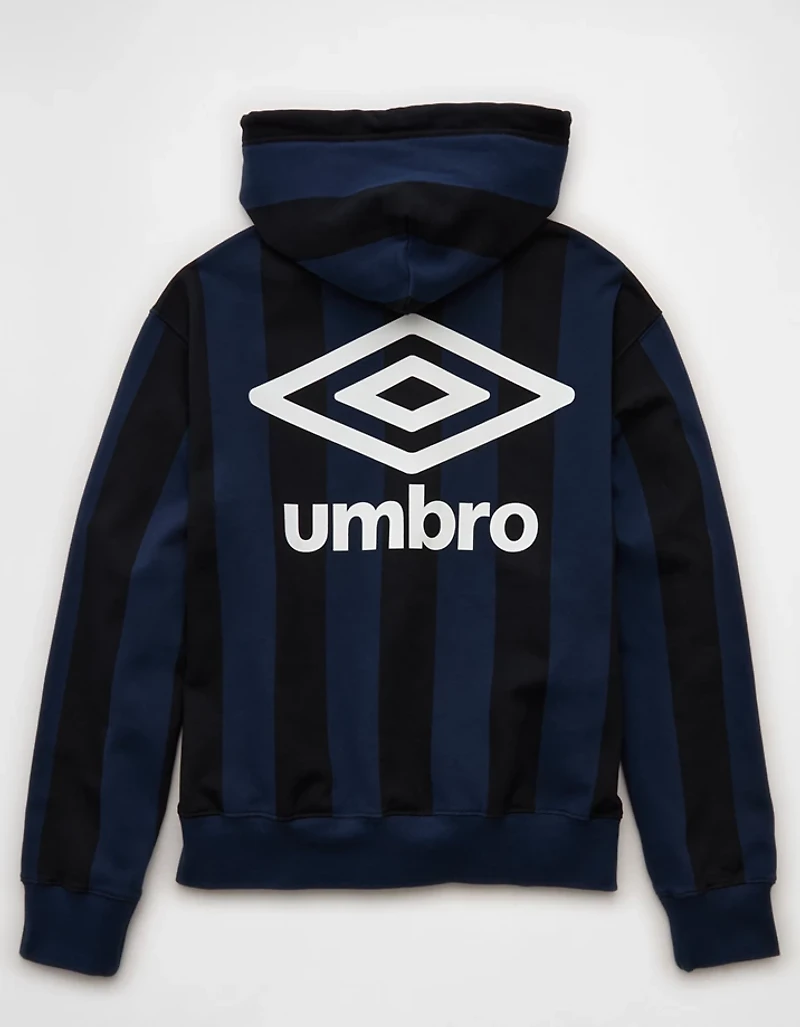 Chandail à capuchon en molleton image AE x Umbro
