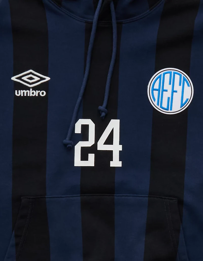 Chandail à capuchon en molleton image AE x Umbro