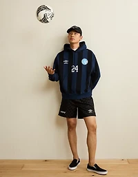 Chandail à capuchon en molleton image AE x Umbro