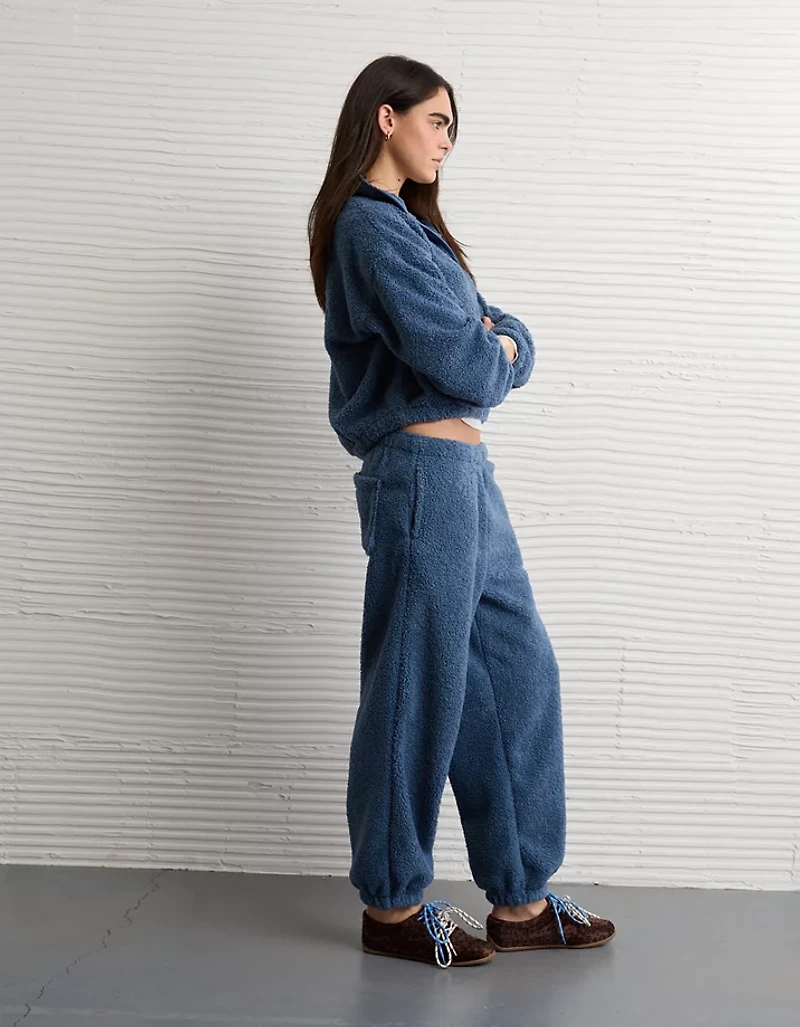 AE High-Waisted Sherpa Jogger Pant