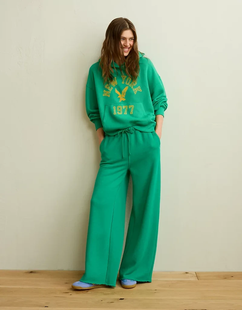 AE Campus Low-Rise Wide-Leg Sweatpant