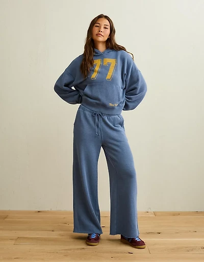 AE Campus Low-Rise Wide-Leg Sweatpant