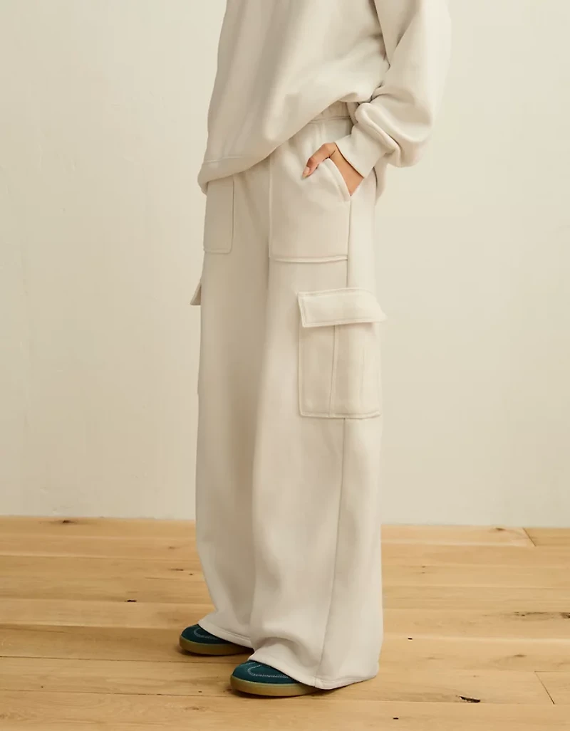 AE Everyday Luxe Cargo Wide-Leg Sweatpant