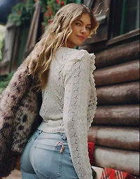 Chandail à volants en dentelle AE