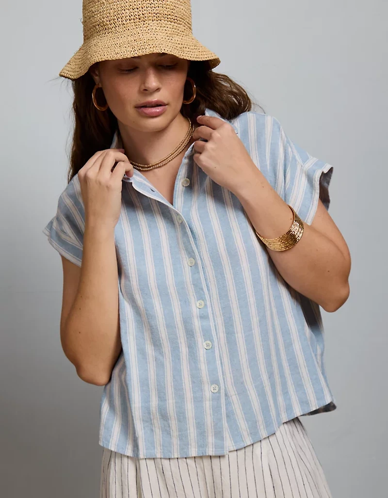 Chemise boutonnée courte et droite en mélange de lin AE77