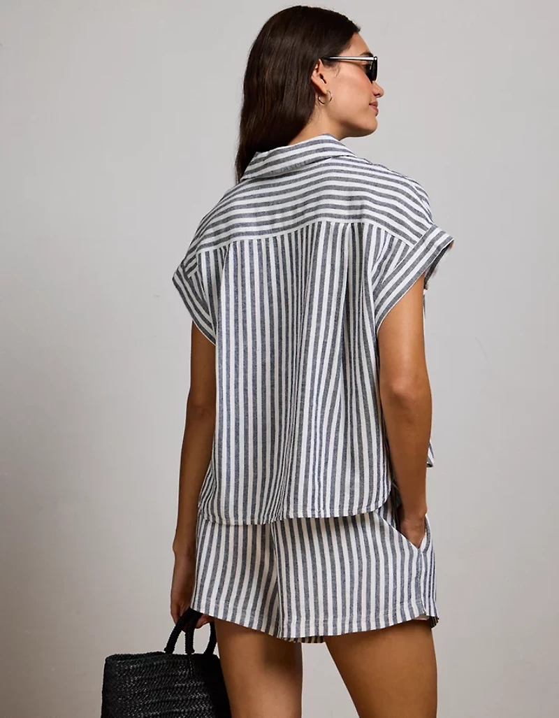 AE77 Boxy Linen-Blend Button-Up Shirt