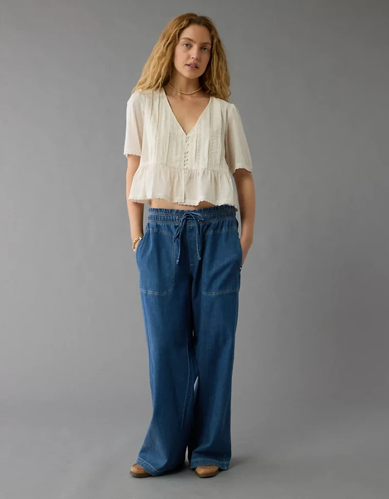 Blouse avec encolure en V et dentelle AE