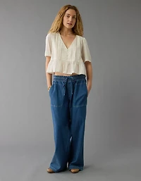 Blouse avec encolure en V et dentelle AE