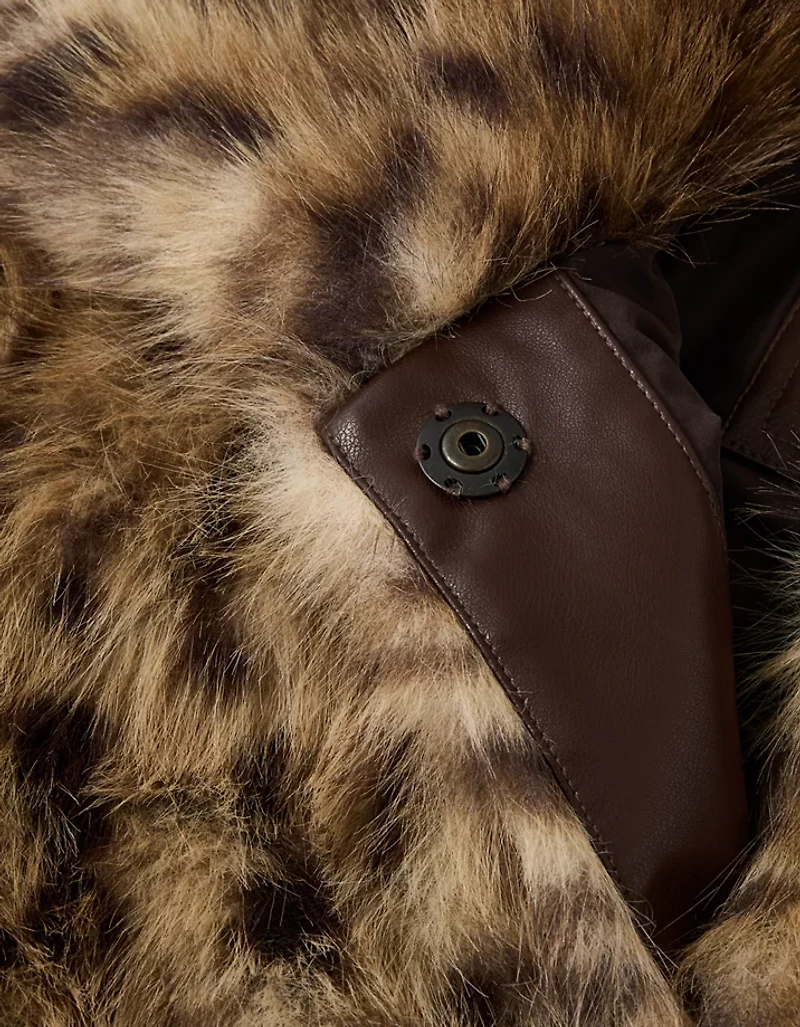 Manteau en fausse fourrure AE