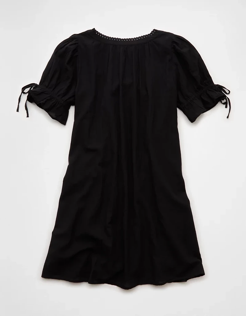 Minirobe nuisette à encolure échancrée et manches bouffantes AE