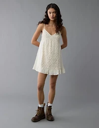 Minirobe à œillets et broderie encolure en V AE