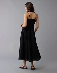Robe mi-longue avec corsage à smocks et encolure en V AE
