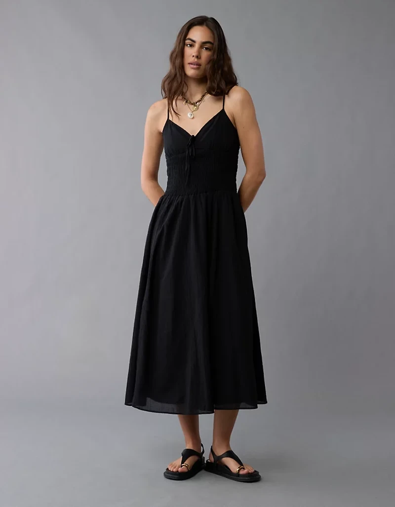 Robe mi-longue avec corsage à smocks et encolure en V AE