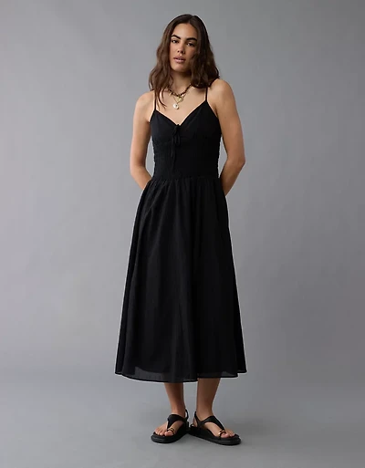 Robe mi-longue avec corsage à smocks et encolure en V AE
