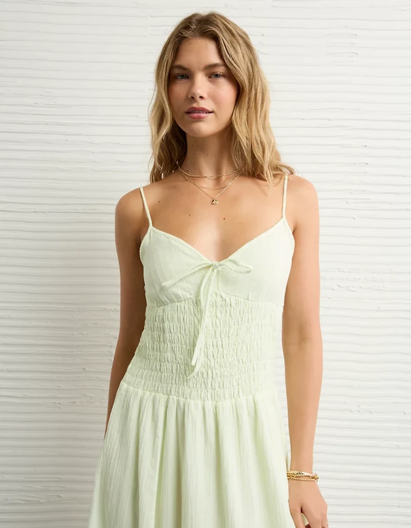 Robe mi-longue avec corsage à smocks et encolure en V AE