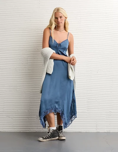 Robe à bretelles mi-longue nouée sur les côtés ourlet en pointes AE