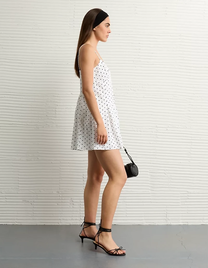 Minirobe boutonnée à encolure en cœur AE