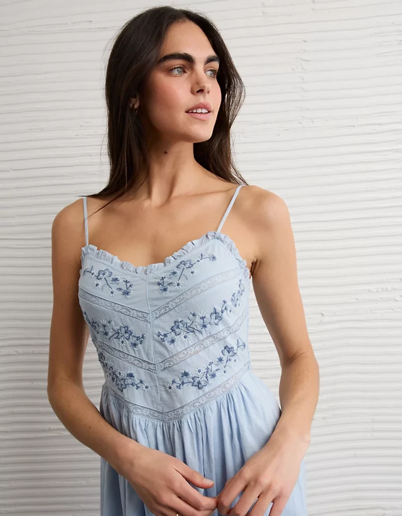 Robe mi-longue à incrustations en dentelle Bella AE