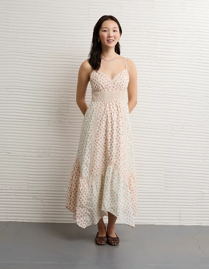 Robe mi-longue à encolure en V et ourlet mouchoir avec incrustation dentelle AE