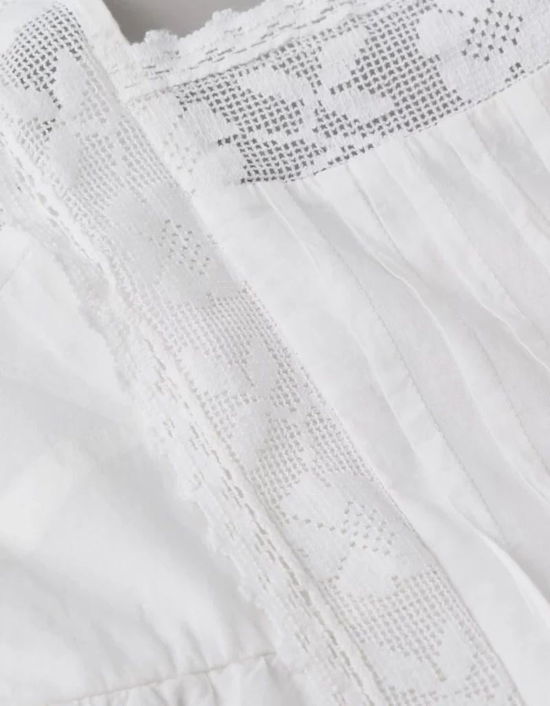 Minirobe à col carré et bordure en dentelle AE