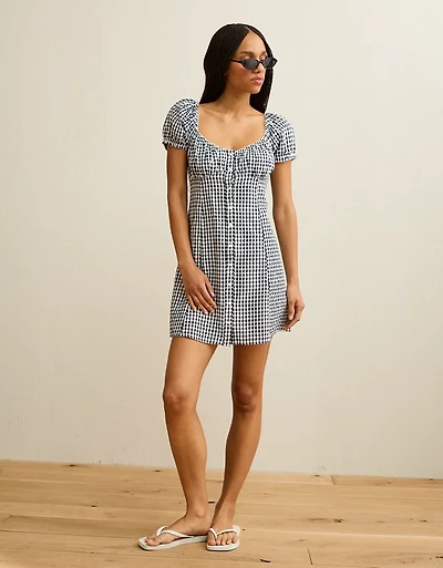 Minirobe boutonnée à encolure en cœur AE