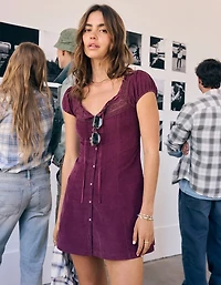 Minirobe en velours côtelé nouée à l’avant avec dentelle AE