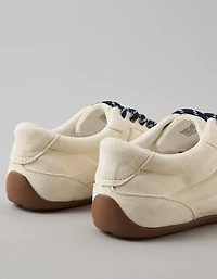 AE Low Retro Sneaker