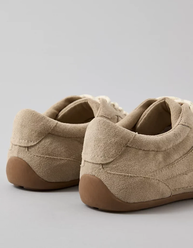 AE Low Retro Sneaker