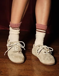 AE Low Retro Sneaker