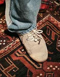 AE Low Retro Sneaker