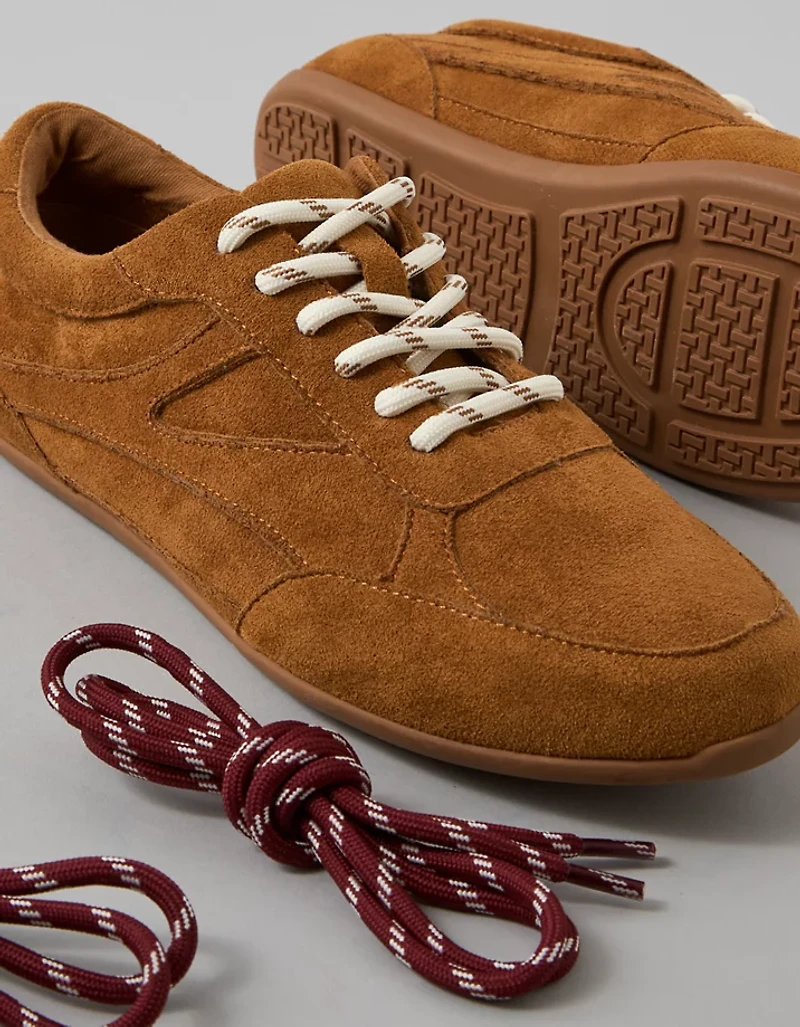 AE Low Retro Sneaker