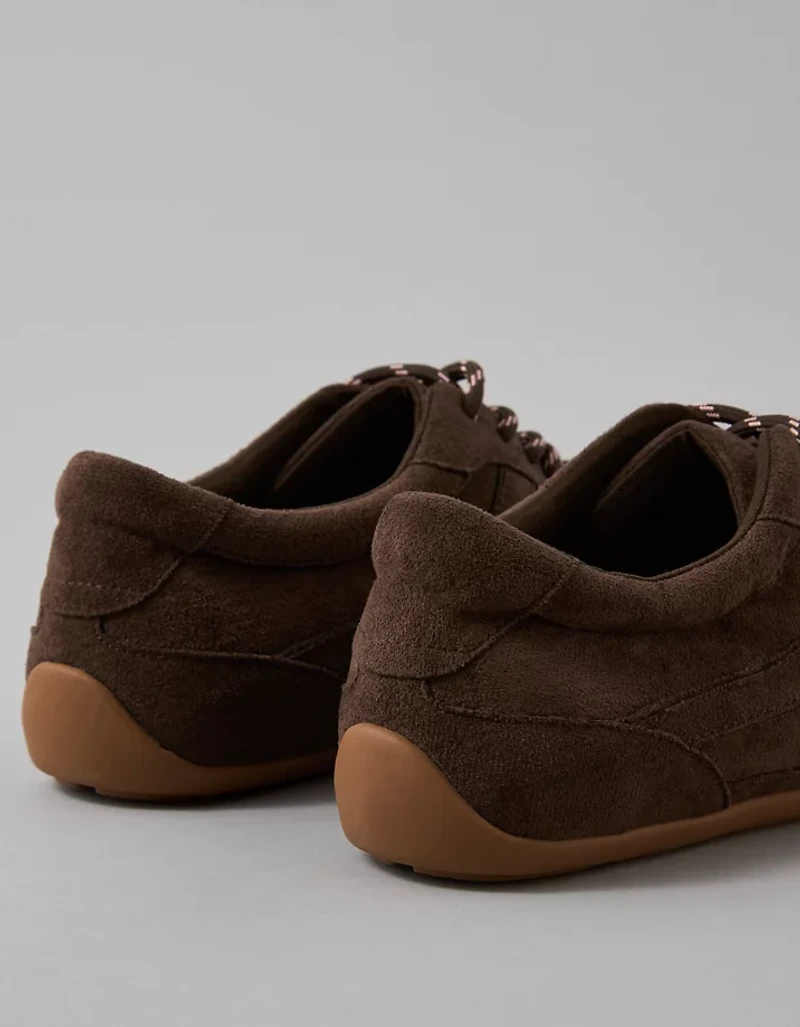 AE Low Retro Sneaker