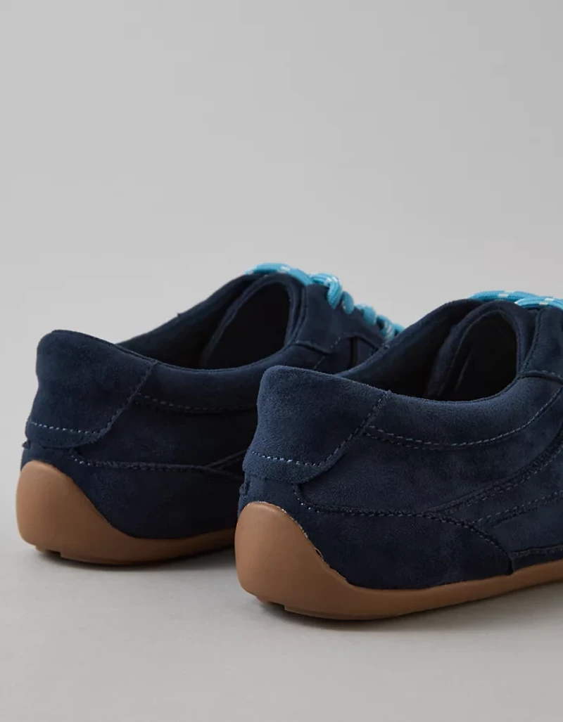 AE Low Retro Sneaker